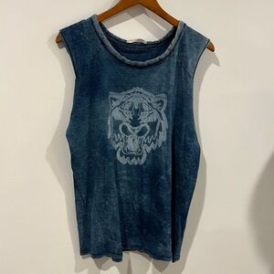Zara blue lion print T-shirt size large